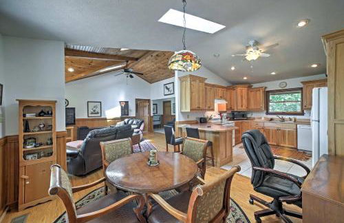 A Scenic View Lodge in Ozarks with Views and Hot Tub - Foto 7