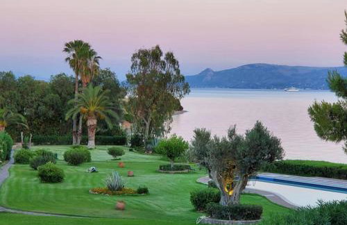 Architect designed house with pool and private beach - Photo 4