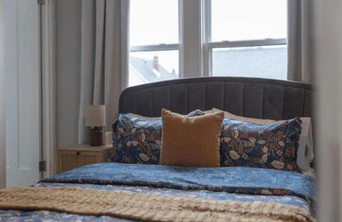 Newly Renovated and Designed Near Downtown - Foto 15