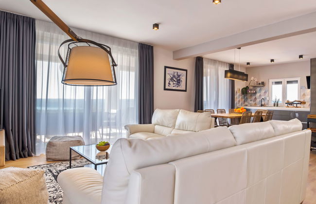 Villa with Swimming Pool, Outdoor Kitchen, Sauna, Hot Tub, Play Area, Sea View - Foto 11