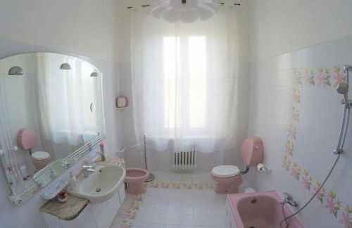 GABRY'S HOME Three-Bedroom Big Apartment near city center & train station to Pisa and Florence & ferries to Sardegna Corsica - Foto 10