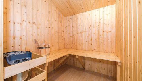 Awesome Home In Mirlovic Polje - Foto 4