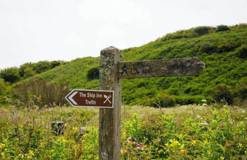 Cliff-top Cottage on Coast Path w/Panoramic Views - Foto 38