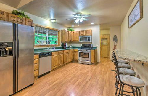 Deck and Fire Pit Lakefront Hideaway in Scranton! - Foto 8