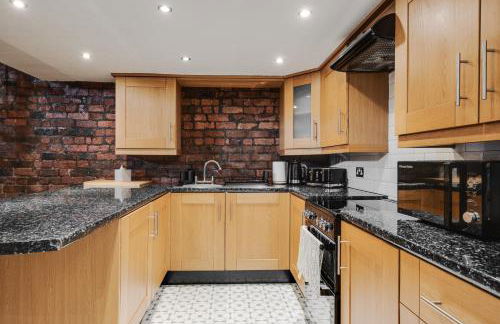 Liverpool Warehouse Flat - Sleeps 5, WiFi, Free On-Site Parking - Foto 3