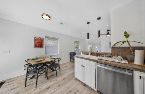 Escape to Newly Remodeled Home in the Heart Fort Lauderdale with Private Pool - Foto 17