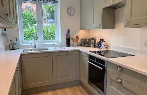 Seaview House, lovely ground floor flat with garden, minutes walk to beach - Photo 21