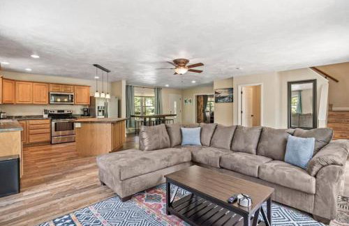 Hot Tub! LRG Home! Sleeps 16!Near Ithaca! Dogs OK - Foto 16