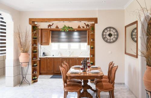 Angela a la Corfu - Foto 50