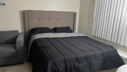 NoHo Cozy Cove - Photo 3