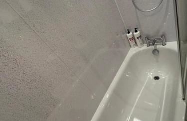 Misk Homes #3 Near Heathrow Airport, shops & Brunel University - Free Parking - Foto 17