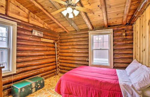 Lakefront 1930s Log Cabin with Dock and Fire Pit! - Foto 10