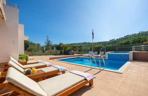 VILLA MILLA with private pool, jacuzzi, sauna, gym, max. 8 person - Photo 12