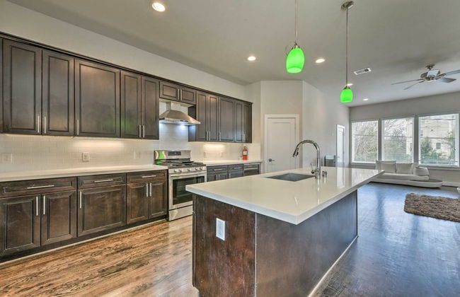 Brand New 3 Story Modern Home - Foto 10