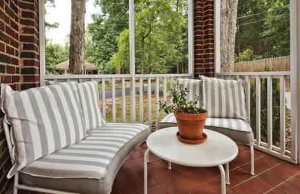 Chic Comfortable 2BR with Porch near Dilworth - Foto 11
