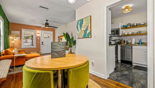 Sunny Citrus Escape Min to Midtown & Dog-Friendly - Foto 2