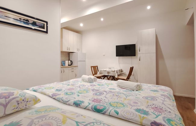 Studio Leo Apartment - Photo 13