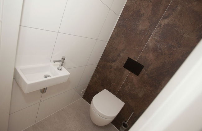 Charming Retreat for Your Escape - Photo 18