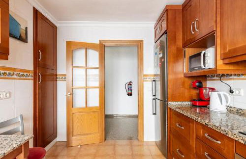 Amplio piso con 4 habitaciones para disfrutar de Málaga con parking gratuito - Photo 18