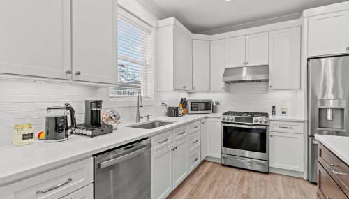 Steps From Beach & Boardwalk, Ocean Views with 5 Decks, 3 Cars - Foto 5, stove, dishwasher, toaster