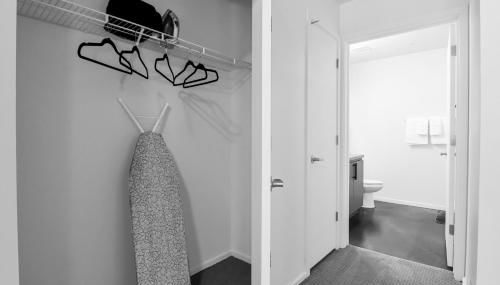 Centric 2BR In HEART of DTPHX Free Garage Parking - Foto 5