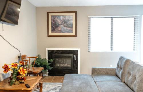 Rest Easy Retreat - 2BR Near SHSU - Pool - WiFi - Free Parking - Foto 64