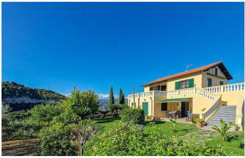 Gorgeous Apartment In Camporosso - Photo 14