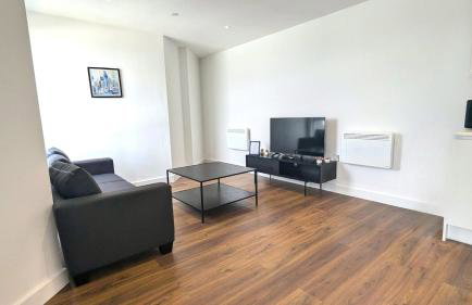 Grand Exchange near Ascot 2 bed with Parking - Photo 4