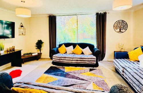 Beautiful and Spacious 4 Bed Room House In Coleshill-NEC - Foto 1