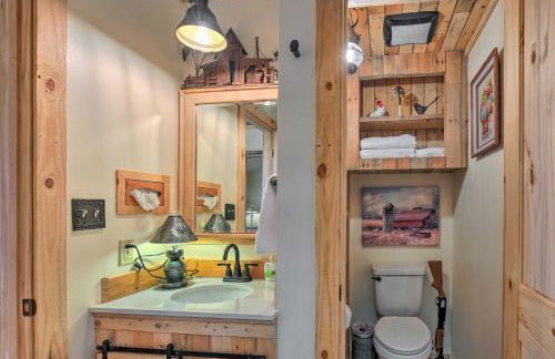 Kerrville Converted Barn Tiny Home with Kayaks! - Foto 13