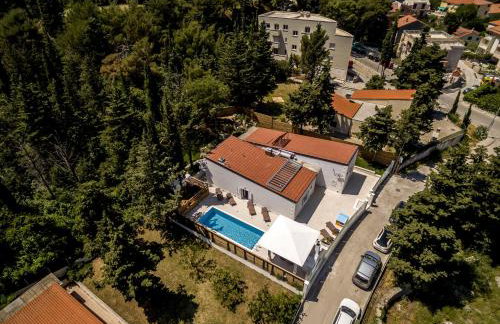 Luxury villa with a swimming pool Split - 13408 - Photo 2