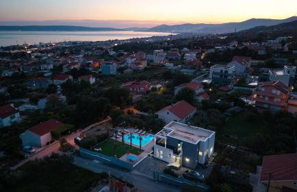 Seaview Villa Stanka with Pool and attached Jacuzzi - Photo 40