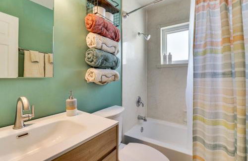 Easy Uptown Access! Charming ABQ Home with Yard - Foto 17