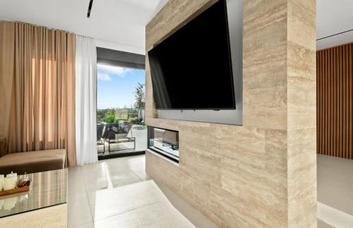 Villa Freedom - Five Bedroom House with Balcony - Foto 3