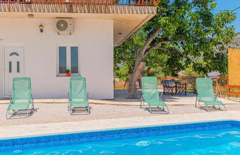 2 Bedroom Lovely Apartment In Danilo - Photo 9