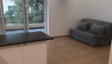 Newly Renovated Varkiza Beachside One Bedroom with Large Terrace - Foto 4