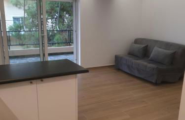 Newly Renovated Varkiza Beachside One Bedroom with Large Terrace - Foto 4