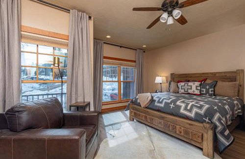 HotTub-Elkpoint-True Ski In Ski Out Family &Pet Friendly - Photo 17