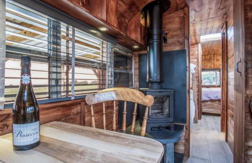 American School Bus - 1 Bedroom - Blossom Farm - Tiers Cross - Foto 72