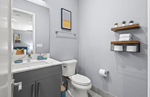 New suite with full Kitchen and Livingroom Dallas - Photo 10