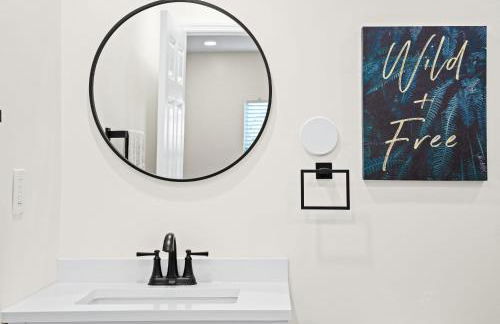 Recently Remodeled + Mins from Beach and Downtown - Foto 14