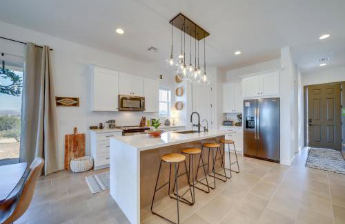 Hikers Retreat with Furnished Patio in Rimrock! - Foto 9