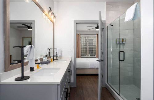 Grandview Getaway, Fitness Center, Secure Parking - Photo 9