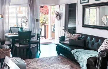 Cozy beach home walking distance from ocean - Foto 27