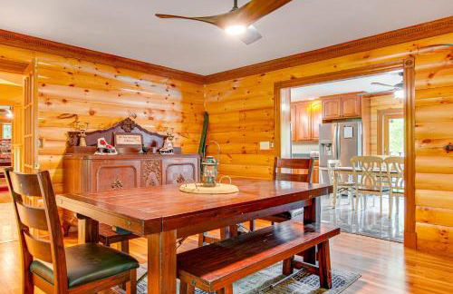 Spacious Belmont Home w/ Seasonal Pool & Grill - Foto 16