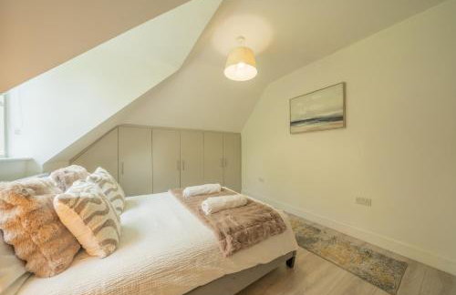 New! Modern Elegant 2-Bed Apartment, free parking - Photo 14