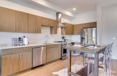 Stylish downtown condo w/ pool & parking - Foto 5