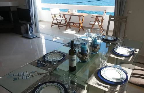 Overlooking the blue sea - Foto 10