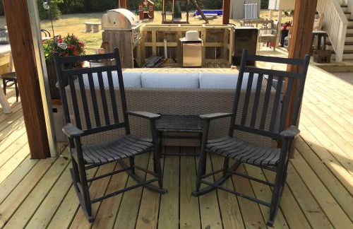 FIXER UPPER’s Original BARNDOMINIUM!! Sits on Private 16 wooded acres & lake - Foto 29