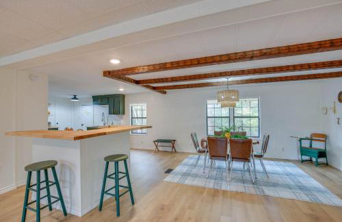 Lakefront Frankston Cabin with Dock and Fire Pit! - Foto 9